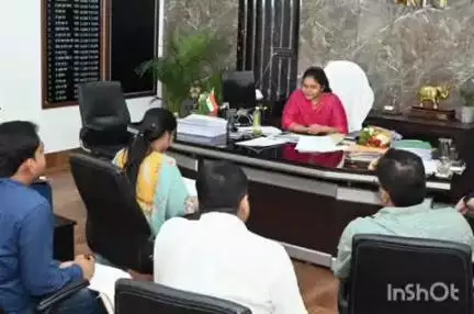 चतरा: चतरा समाहरणालय में उपायुक्त की अध्यक्षता में नगर परिषद् के जलश्रोतों पर हुई बैठक