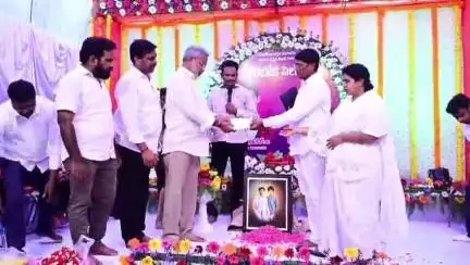 సీఎం సహాయ నిధి చెట్లను పంపిణీ చేసిన సిటీ ఎమ్మెల్యే వనమాడి కొండబాబు