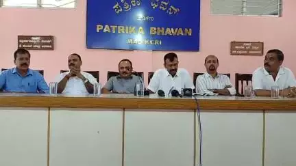 ಮಡಿಕೇರಿ: ಬೆಂಗಳೂರಿನಲ್ಲಿ ಕಾಲ್ತುಳಿತ ದುರಂತ ಸಿಎಂ ಡಿಸಿಎಂ ಗೃಹ ಸಚಿವರ ರಾಜೀನಾಮೆಗೆ, ನಗರದಲ್ಲಿ ಜಿಲ್ಲಾ ಬಿಜೆಪಿ ಆಗ್ರಹ