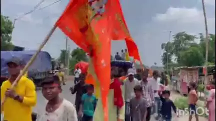 उदाकिशुनगंज: लश्करी पंचायत में भव्य कलश शोभायात्रा का आयोजन, सैकड़ों कन्याओं ने लिया भाग