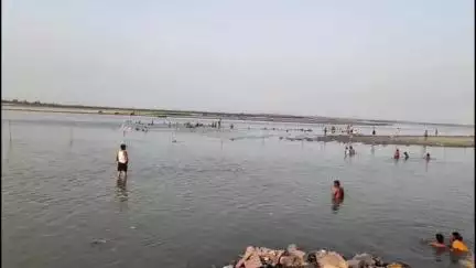 अतरौली: सांकरा गंगा घाट पर गंगा दशहरा पर्व पर नहाने गया 20 वर्षीय युवक डूबा, तलाश में जुटे गोताखोर