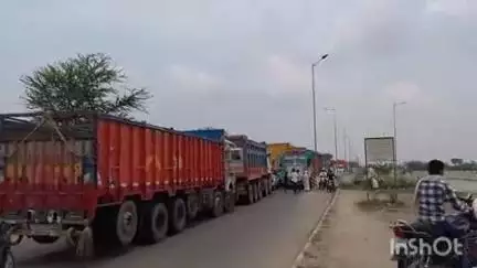 खगड़िया: NH-31 स्थित बलुआही पुल पर लगा भीषण जाम, यात्री परेशान