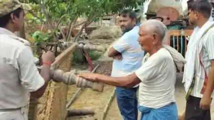शेखपुरा: बिहार ग्रामीण बैंक ने कड़ा रुख अपनाते हुए दो गांवों से दो हठी ऋण धारकों को किया गिरफ्तार