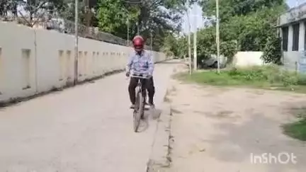 सोहावल: हरिपुर जलालाबाद निवासी मंशाराम ने सड़क सुरक्षा को लेकर दिया संदेश, जीवन बहुमूल्य है