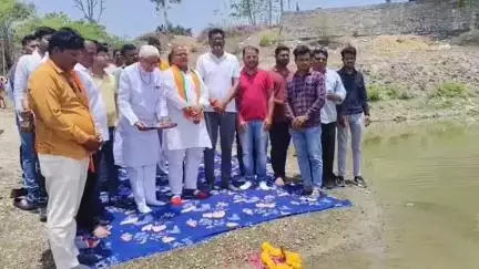 रामगंजमण्डी: वन्दे गंगा अभियान की रोसली गांव के तालाब से कलश यात्रा के साथ हुई शुरुआत, सुकेत में नुक्कड़ नाटक से किया गया जागरूक