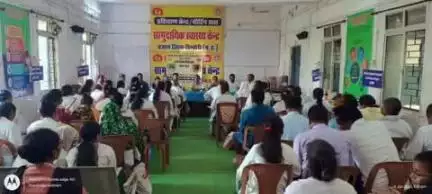 डिंडौरी: सामुदायिक स्वास्थ्य केंद्र बजाग में मलेरिया की रोकथाम को लेकर एसडीएम ने कर्मचारियों के साथ की बैठक