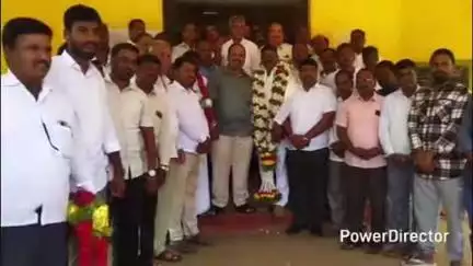 ಗುಂಡ್ಲುಪೇಟೆ: ಪಟ್ಟಣದಲ್ಲಿ ಎಪಿಎಂಸಿ ಅಧ್ಯಕ್ಷರಾಗಿ ಕಾಂಗ್ರೆಸ್ ಬೆಂಬಲಿತ ಆರ್.ಎಸ್.ನಾಗರಾಜು ಅವಿರೋಧ ಆಯ್ಕೆ