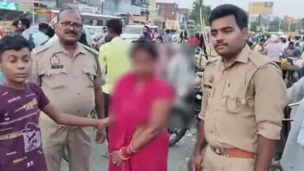 रुद्रपुर: गौरी बाजार पुलिस की चौकसी बनी मिसाल, महिला का खोया बैग लौटाया, जताया आभार