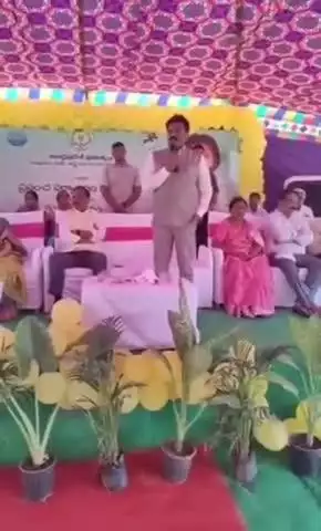 సూర్యలంక నగరవనంలో పర్యటించి మొక్కలు నాటన ఎంపీ తెన్నేటి కృష్ణప్రసాద్, కలెక్టర్ వెంకటమురళి
