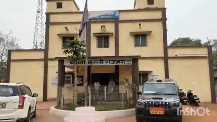 डौण्डीलोहारा: जूता-चप्पल बेचकर घर लौट रहे व्यक्ति पर रोशन ग्वाल ने किया हमला, मामला दर्ज