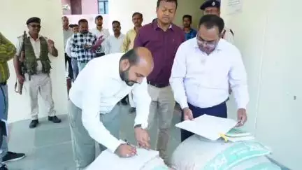कोडरमा: उपायुक्त ने किया ईवीएम वेयरहाउस का औचक निरीक्षण, सुरक्षा व्यवस्था का जायजा लिया और कई निर्देश दिए
