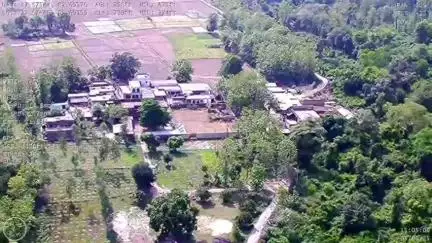 तुलसीपुर: भारत-नेपाल सीमावर्ती क्षेत्र थाना पचपेड़वा के ग्राम सोनहवा में पुलिस ने वर्तमान परिस्थितियों को देखते हुए की गश्त एवं बैठक