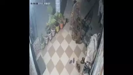 वाहन उभे करण्यावरून राडा, घरात घुसून कुटुंबाला मारहाण