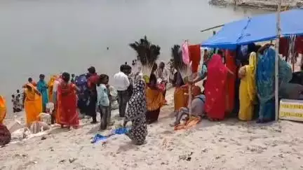 साहेबपुर कमाल: गंगा दशहरा पर प्रखंड क्षेत्र के विभिन्न घाटों पर गंगा स्नान के लिए उमड़ी श्रद्धालुओं की भीड़