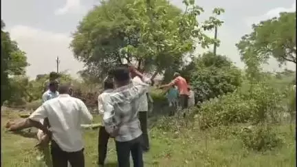 బోధన్: ఎడపల్లి మండలం దుబ్బతండా గ్రామంలో డి46 కెనాల్ ను పరిశీలించిన అధికారులు, స్థానికుల ఆగ్రహం
