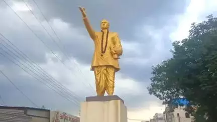 परभणी: लोकशाहीर अण्णा भाऊ साठे यांच्या जयंतीदिनी पुतळापरिसरात विविध सुविधा द्या, लहू गर्जना प्रतिष्ठाणचे जिल्हाधिकाऱ्यास निवेदन