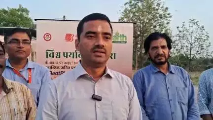 શહેરા: બેન્ક ઓફ બરોડા શહેરા ધ્વારા વિશ્વ પર્યાવરણ દિવસ નિમિત્તે રેલી યોજીને વૃક્ષારોપણ કાર્યક્રમ યોજવામાં આવ્યો