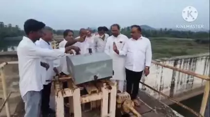 అనకాపల్లి నియోజకవర్గంలో గ్రోయిన్లు, మరియు సాగునీటి కాలువల మరమత్తు పనులను పరిశీలించిన ఎమ్మెల్యే కొణతాల రామకృష్ణ