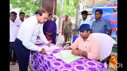 హవేలీ ఘన్​పూర్: భూభారతి రెవెన్యూ సదస్సులో హెల్ప్ డెస్క్, రైతులు సద్వినియోగం చేసుకోవాలి: రంగంపేటలో కలెక్టర్ రాహుల్ రాజ్