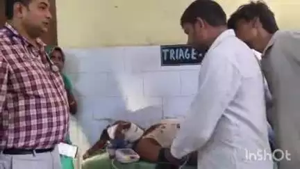 खलीलाबाद: पिपरा बोरिंग चौराहे के पास जानवर को बचाने के चक्कर में अनियंत्रित हुई बाइक रोड पर गिरी, बाइक चालक को आई गंभीर चोट
