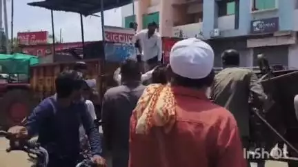 जळगाव: महापालिकेच्या अतिक्रमण विभागातर्फे शहरातील मांस विक्रेत्यांवर कारवाई