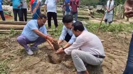আমবাসা: বিশ্ব পরিবেশ দিবস উপলক্ষে আজ দুপুরে আমবাসা মহকুমা প্রশাসনের উদ্যোগে এক বৃক্ষরোপন কর্মসূচি অনুষ্ঠিত হয়