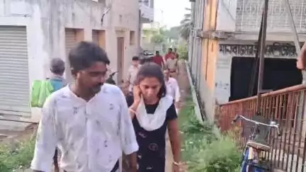মানবাজার ১: মানবাজারের বিভিন্ন খাবারের দোকানে অভিযান খাদ্য সুরক্ষা আধিকারিকদের