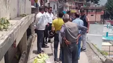 अल्मोड़ा: महापौर अजय वर्मा ने गोपालधारा क्षेत्र में निर्माण कार्यों का लिया जायजा, कहा- कार्यों में लापरवाही नहीं होगी बर्दाश्त