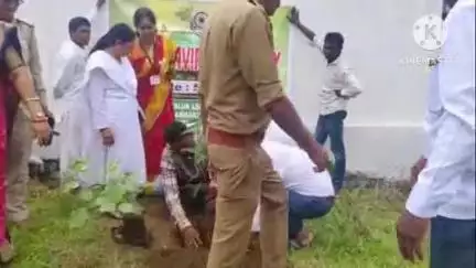 ଧର୍ମଗଡ: ବିଶ୍ୱ ପରିବେଶ ଦିବସ ଅବସରରେ କେବିଡି ସ୍ଥିତ ନୂତନ ସିଭିଲ କୋର୍ଟ ପରିସରରେ ବୃକ୍ଷ ରୋପଣ କାର୍ଯ୍ୟକ୍ରମ ।