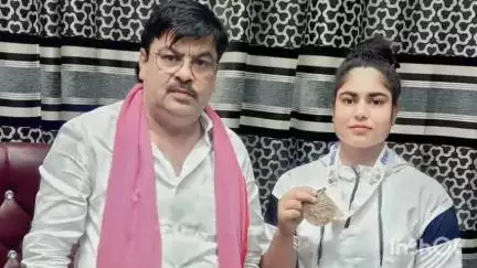 भोगांव: भोगांव की बेटी कीर्ति यादव ने खेलो इंडिया में स्वर्ण पदक जीतकर जनपद का नाम किया रोशन