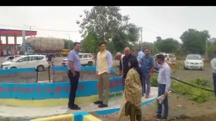 राजगढ़: मनरेगा कमिश्नर ने चौपाल लगाकर ग्रामीणों से जल संरक्षण पर किया संवाद