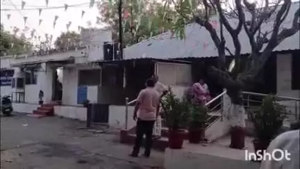 हिंगणघाट: शहरातील बॅक ऑफ महाराष्ट्रमध्ये चोरट्याने सेवानिवृत्त शिक्षकाचे थैल्यात असलेले ४६ हजार रुपये चोरले, पोलिसांत गुन्हा दाखल
