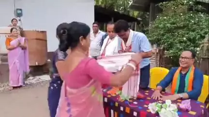 ওদালগুৰি: খাম্পাহোলাত বিজেপিৰ যোগদান কাৰ্যসূচী অনুষ্ঠিত, নতুন সদস্যক দললৈ আদৰণি জনালে বিটিআৰৰ ইএম দিগন্ত বৰুৱাই