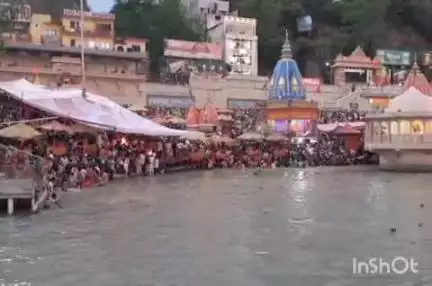 हरिद्वार: गंगा दशहरा के मौके पर लाखों लोगों ने हरकीपौड़ी पहुंच गंगा में लगाई डुबकी, चप्पे-चप्पे पर सुरक्षा के कड़े इंतजाम