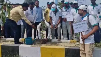 रूडसेट संस्थान हाजीपुर में आयोजित हुआ विश्व पर्यावरण दिवस।
किया गया पौधा रोपण। पर्यावरण संरक्षण पर लिया गया शपथ।