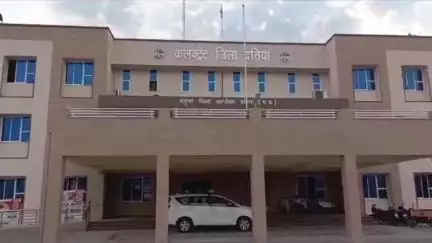 दतिया नगर: सी.एम. हेल्पलाइन में दर्ज शिकायतों के संबंध में संयुक्त कलेक्टर ने अधिकारियों को दिए निर्देश