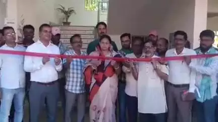 महेशपुर: महेशपुर प्रखंड परिसर में आम उत्सव सह बागवानी मेला आयोजित, किसानों ने विभिन्न किस्मों के आमों का स्टॉल लगाया