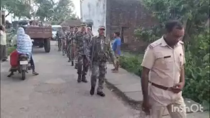 पाकुड़: बकरीद पर्व को लेकर मुफ्फसिल थाना क्षेत्र में फ्लैग मार्च, एसडीपीओ ने शांति बनाए रखने की अपील की