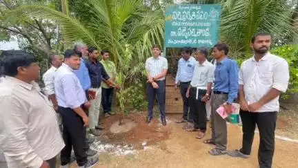 సదాశివనగర్: వజ్జపల్లి తండాలోని ప్రకృతి వనం, ఫామ్ ఫౌండ్ నర్సరీని, పశువుల షెడ్డుని సందర్శించిన : జిల్లా కలెక్టర్ ఆశిష్ సంగ్వాన్