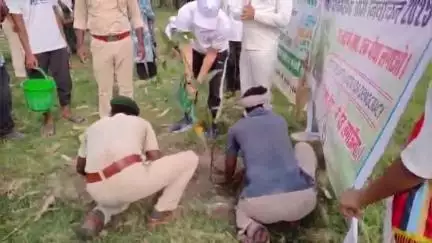 बेतिया: विश्व पर्यावरण दिवस पर ‘हर वोट के साथ एक पौधा’ का संकल्प, बेतिया में निकली जागरूकता पदयात्रा