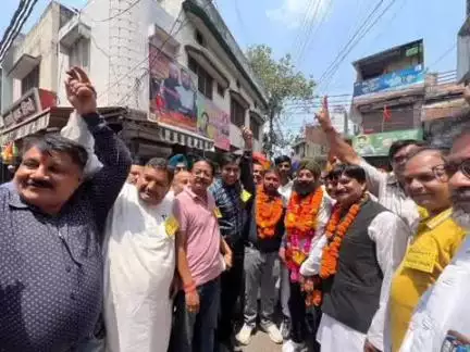 जसपुर: व्यापारियों ने मैन बाजार में नवनियुक्त व्यापार मंडल के पदाधिकारियों का स्वागत किया