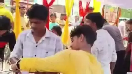 जयसिंहपुर: गंगा दशहरा के दौरान बरौसा चौराहे पर भंडारे का कार्यक्रम हुआ संपन्न, भक्तों ने चखा प्रसाद