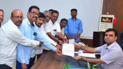 జర్నలిస్టుల పిల్లలకు ఉచిత విద్యను అందించండి జిల్లా కలెక్టర్ కు  విన్నవించిన ఏపీయూడబ్ల్యూజే నాయకులు