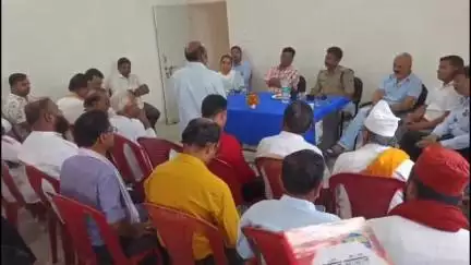 सिवनी: कोतवाली थाना परिसर में आगामी त्यौहारों को लेकर शांति समिति की बैठक संपन्न
