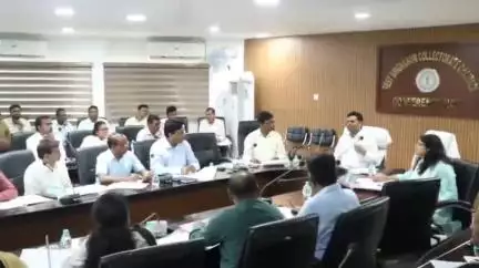 चाईबासा: डीसी ने विभागीय तथा गैर विभागीय राजस्व संग्रहण कार्यों की समाहरणालय कक्ष में की समीक्षा