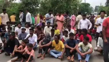 तोपचांची: भुइयाचित्रो पंचायत के ग्रामीण बूंद बूंद के लिए तरस रहे ग्रामीण गोमो तोपचांची का मुख्य सड़क किया जाम #Jansamasya