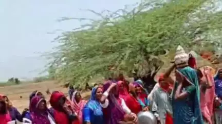 आबू रोड: आबूरोड के मुदरला ग्राम पंचायत में वंदे गंगा जल संरक्षण जन अभियान का आगाज, एसडीएम और अधिकारियों ने पूजा-अर्चना की शुरुआत