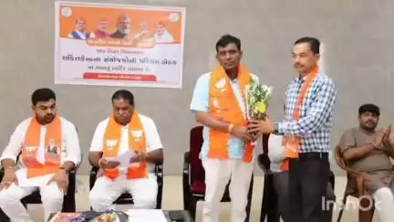 સોનગઢ: સોનગઢ નગરના ટાઉન હોલ તેમજ ઉચ્છલ ખાતે ધારાસભ્યની હાજરીમાં બેઠક યોજાઈ.