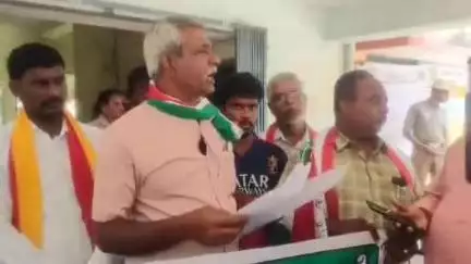 ಗೌರಿಬಿದನೂರು: ನಗರದಲ್ಲಿ ವಿವಿಧ ಬೇಡಿಕೆಗಳ ಈಡೇರಿಕೆಗೆ ಆಗ್ರಹಿಸಿ ಅ.ಕ.ರೈ.ಸಂಘದ ವತಿಯಿಂದ ಪ್ರತಿಭಟನೆ:ಪರಿಹಾರದ ಭರವಸೆ ನೀಡಿದ ತಹಶೀಲ್ದಾರ್ ಮಹೇಶ್ ಎಸ್ ಪತ್ರಿ