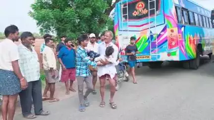 రాయదుర్గం: నేమకల్లు క్రాస్ వద్ద బైక్ ను డీకొన్న ప్రైవేటు ట్రావెల్ బస్సు, ఇద్దరికి తీవ్ర గాయాలు, ఆసుపత్రికి తరలింపు